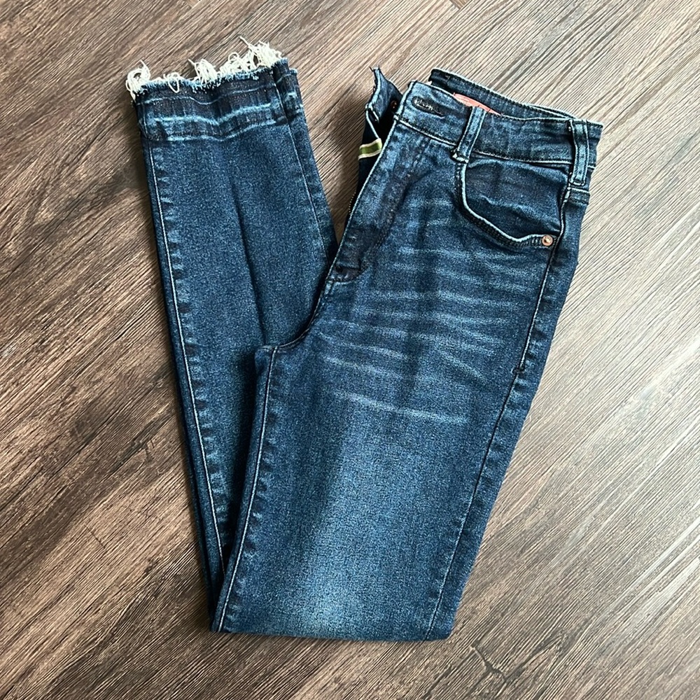 Pilcro High Rise Cigarette Jean size 26 frayed hem